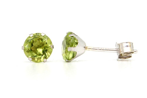 9ct white gold - white, peridot