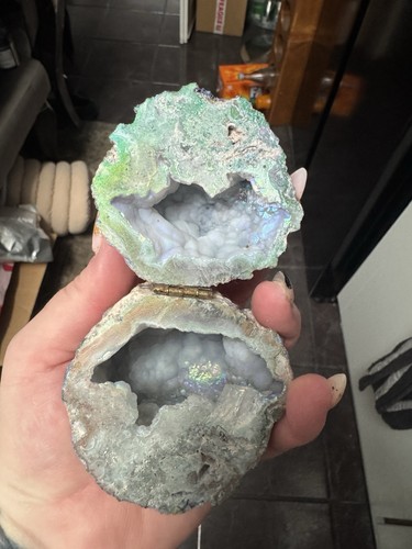 Aura geode trinket - aura, crystal