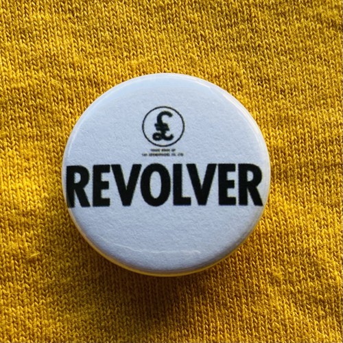The beatles revolver 25mm pin - beatles,