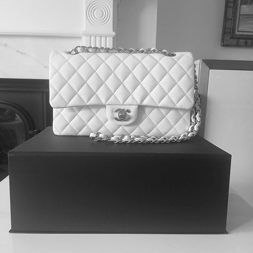 Chanel white medium caviar - medium,