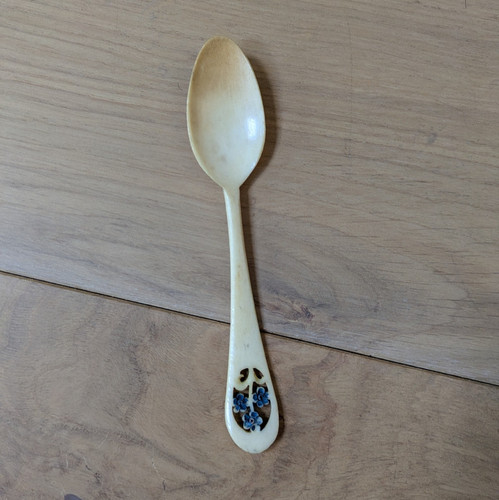 Vintage carved bone spoon - bone, –