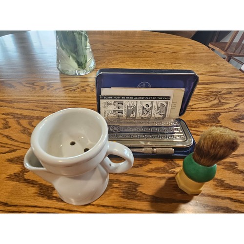 Vintage shaving set - shaving,