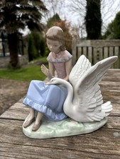 VINTAGE NAO LLADRO GIRL WITH