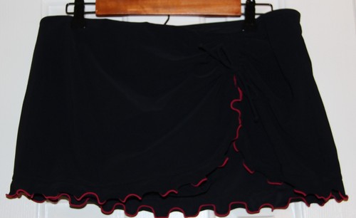 Black red line ruffle - black,