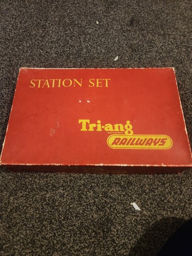 Tri ang railways station - railways, set