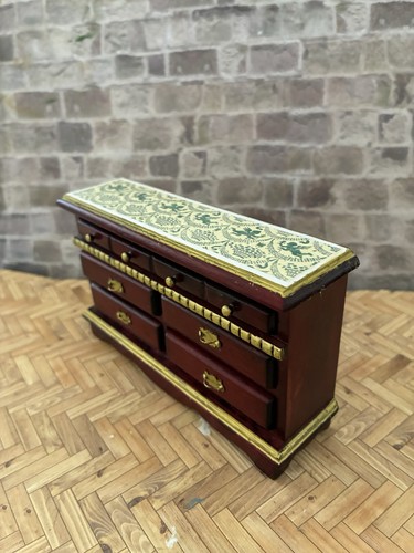 Dolls house scale - dolls,