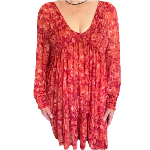 Beyond the radar women - women’s, red
