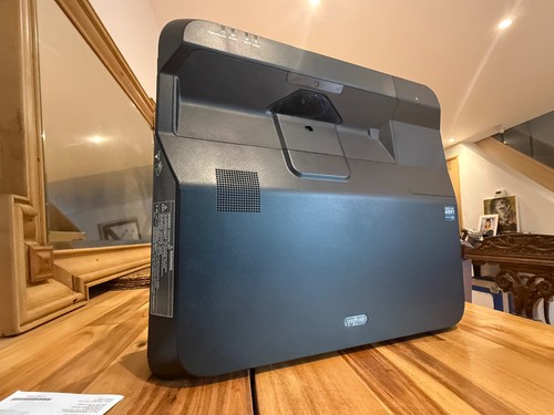Epson ls100 4000 lumens - eh-ls100,