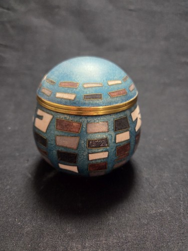 Enamel jar lidded box bridge