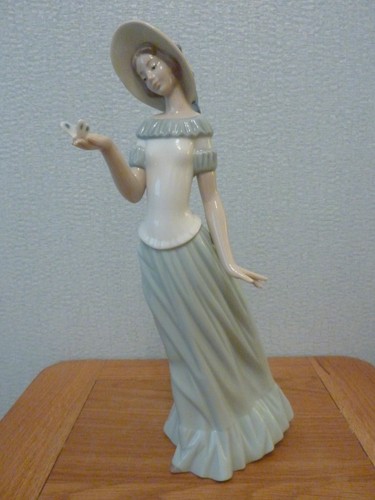Nao lladro girl - nao, bonnet