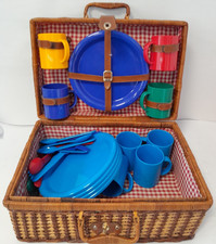 Picnic Set in Wicker Case includes Plates Cup Cutlery D26 G269
