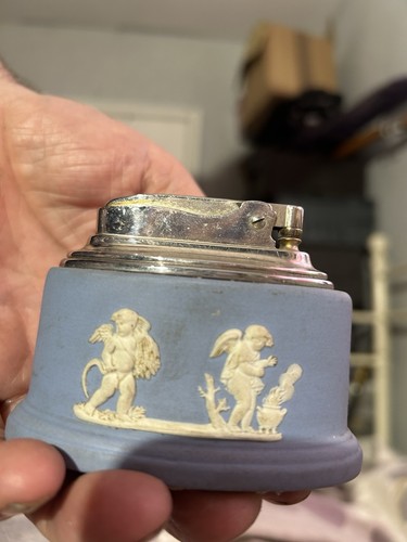 Wedgwood table lighter - ,