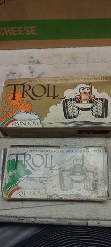 Vintage troll tires - vintage, red)