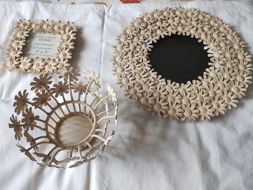 Laura ashley metal flower - laura,