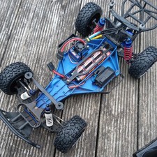 Traxxas Slash 2WD Low -CG VXL Includes Battery/ Controller 2 shells brushless