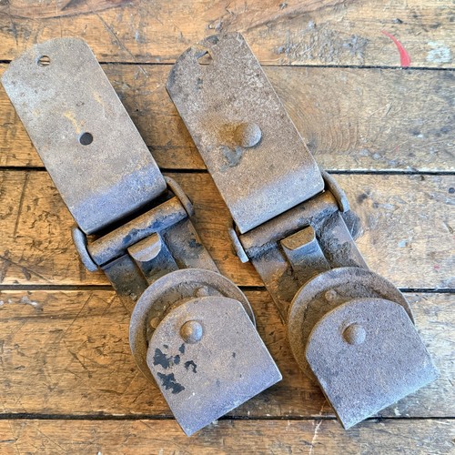 Vtg pair cast - cast, barn