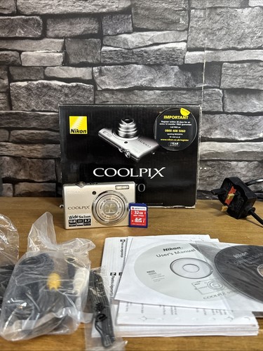Silver nikon coolpix s570 - silver,