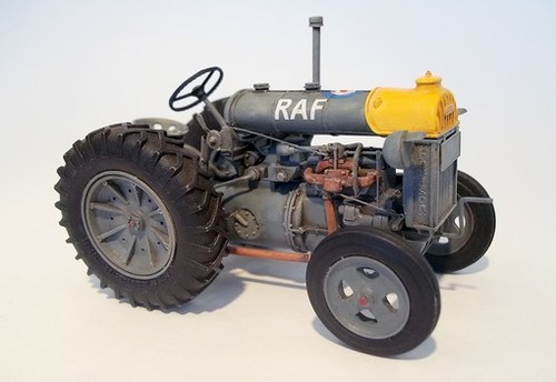 Plus model pm448 fordson - model, 1:35