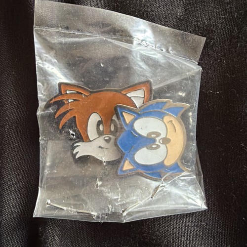Vintage 90s pin sonic - vintage,