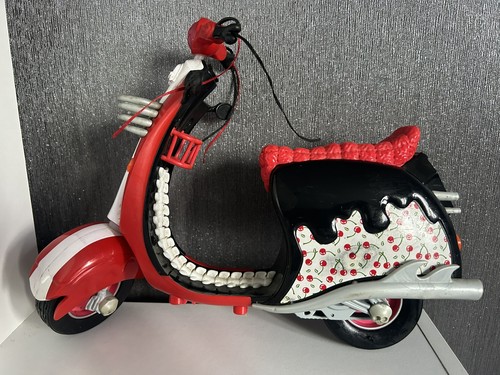 Monster high dolls - monster, ghoulia
