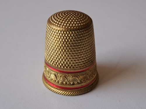 Vintage gilt metal thimble - vintage, in