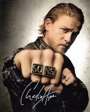 CHARLIE HUNNAM 8X10 SIGNED