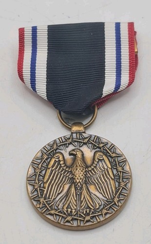American prisoner war medal - of,
