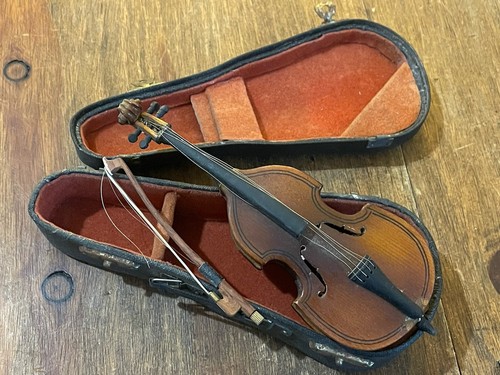 Lovely vintage miniature cased - lovely,