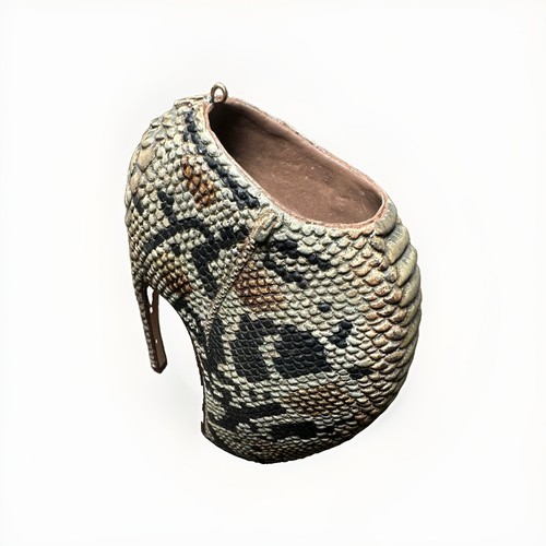 Ultra rare alexander mcqueen - ultra-rare,