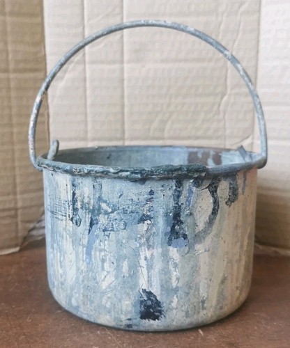 Small vintage metal decorators - metal,