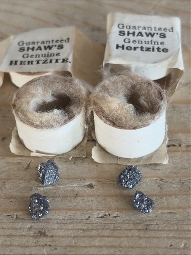 Shaws hertzite crystals - 4x,