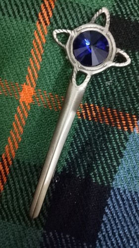 Celtic knot kilt pin - knot,