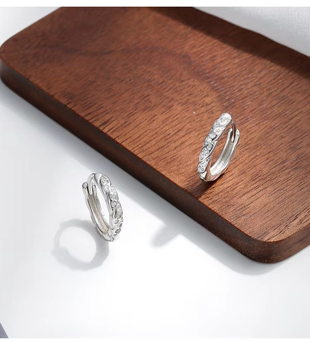 9ct white gold - gold, on