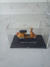 Vespa Rally 180 Model 1:32