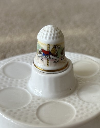 Royal doulton carosell thimble - doulton,
