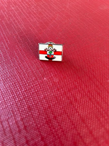 Southampton pin badge - southampton, fc