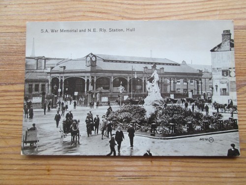 Postcard war memorial - of,