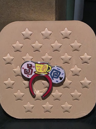 Disney pin mad tea party - pin, ear