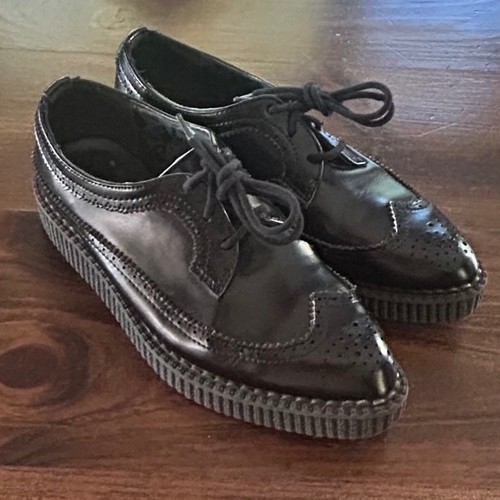 Black leather brogue - t.u.k.,