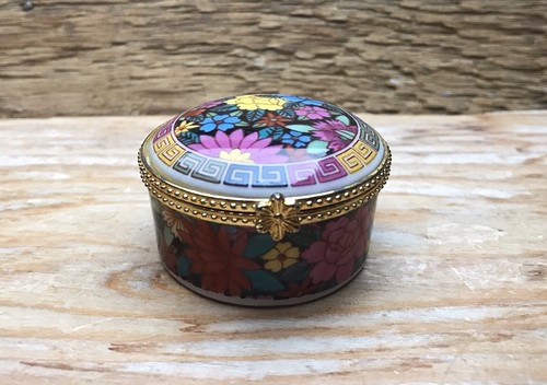 Lovely vintage ceramic trinket - lovely,