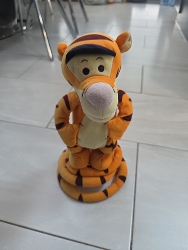 Tigger bouncing singing - tigger,