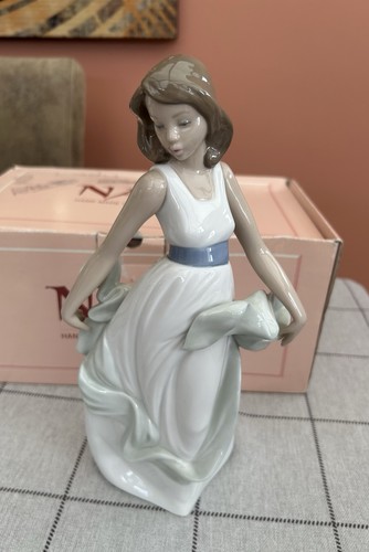 Nao dancing lady - nao,