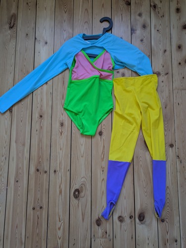 Vibrant 80s style dance