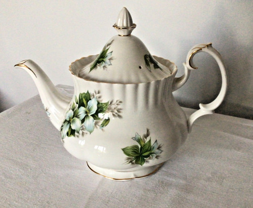 Royal albert trillium tea - trillium, pot