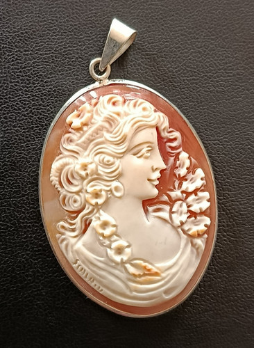 Signed gentile shell cameo - signed,