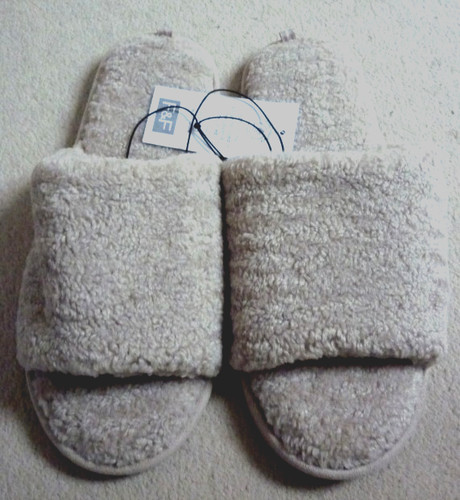 Soft beige fur slippers - beige,