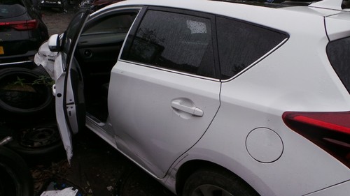 2015 toyota auris - 2015,