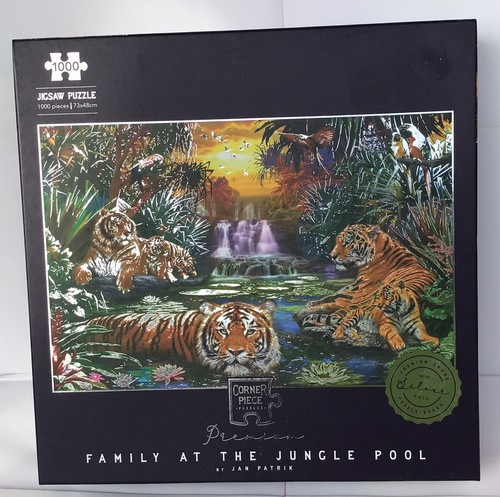 Family the jungle pool - at,