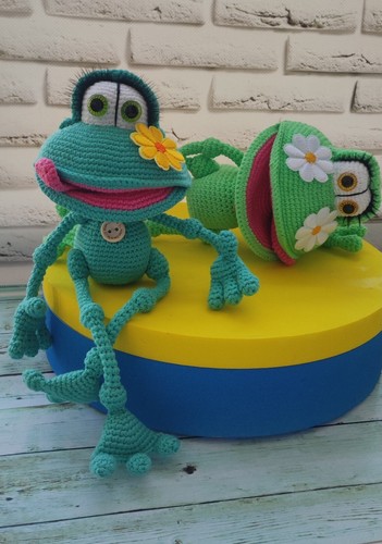 Crazy frog knitted soft - frog.,