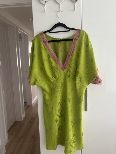 Never fully dressed women - dressed, women’s
